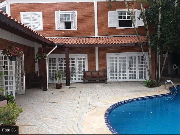 Casa sobrado lindo próximo do Shopping Taboão da Serra com 4 vagas de garagem.