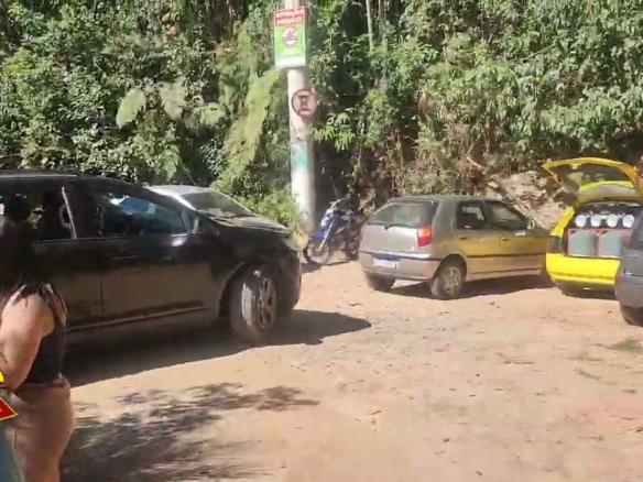 CACHOEIRA DA MORTE DE JUQUITIBA O MAIOR PONTO TURÍSTICO CLADESTINO VOCÊ NÃO PAGA NADA PARA ENTRAR,