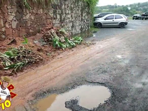 Deslizamento na prefeitura de Juquitiba