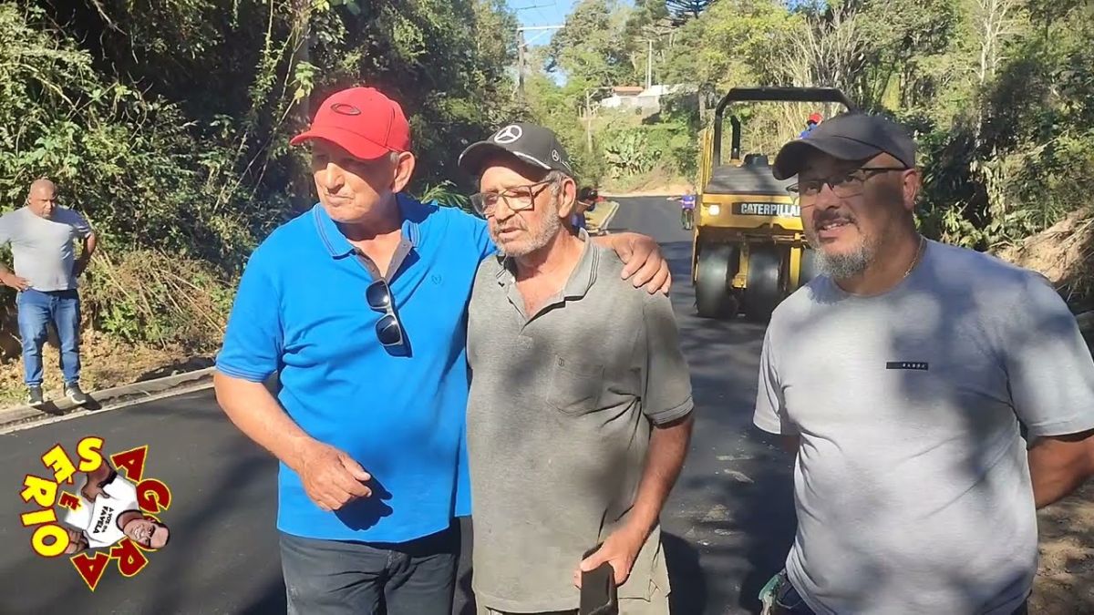 GOVERNO AYRES FAZ A MAIOR PAVIMENTAÇÃO DE JUQUITIBA ESTRADA DOS CAMARGOS SENTIDO MORRO GRANDE.