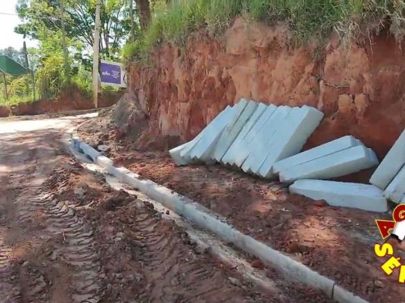 GOVERNO FELIPE PAVIMENTAÇÃO DA RUA BENEDITO EVARISTO EM SÃO LOURENÇO DA SERRA