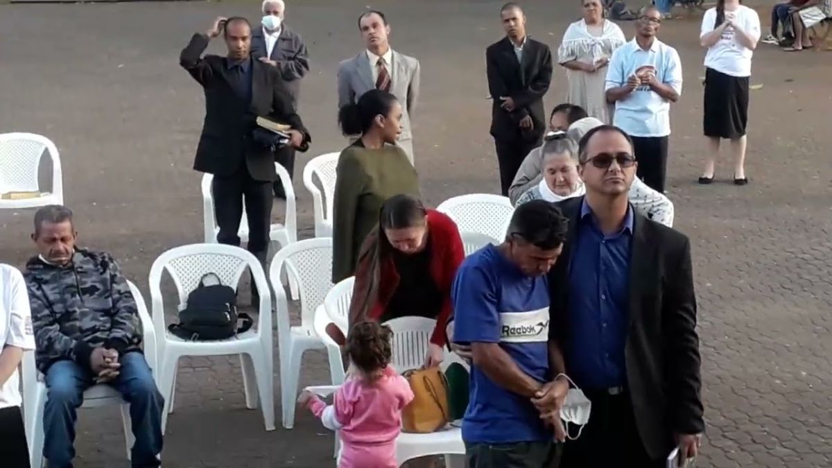 “Glorioso culto” na praça de São Lourenço da Serra SP.