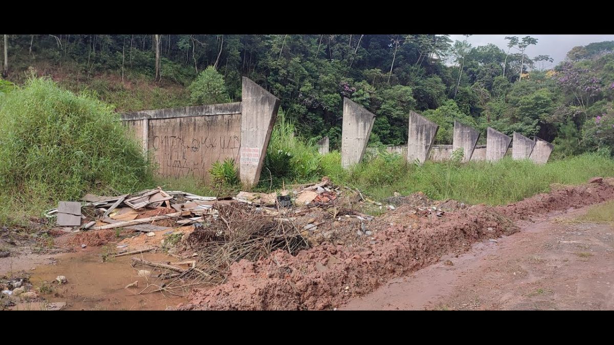 JUQUITIBA A CIDADE QUE NÃO DEU CERTO QUADRA DA ESCOLA RAIZES DO PAU BRASIL
