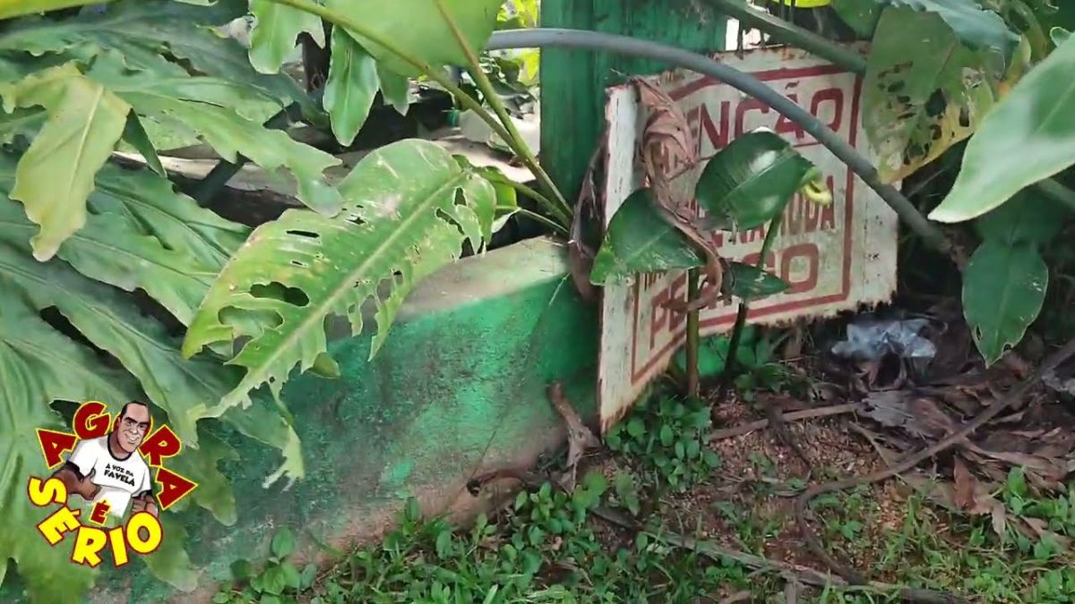 JUQUITIBA A CIDADE QUE NÃO DEU CERTO. RODA DA ÁGUA CAINDO DESCASO E ABANDONO