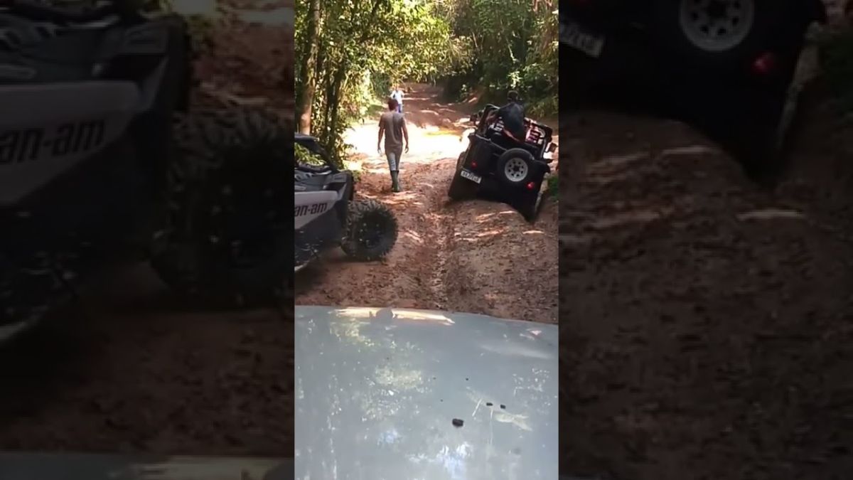 Muita lama em Trilha com jeep 4×4 atolado São Lourenço da Serra São Paulo Chuva BARRO adrenalina