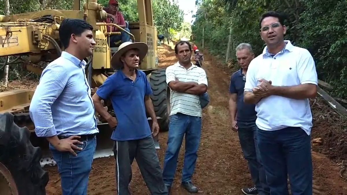 PREFEITO ARIZINHO DE SÃO LOURENÇO DA SERRA Manutenção de estradas, e recuperação das máquinas.