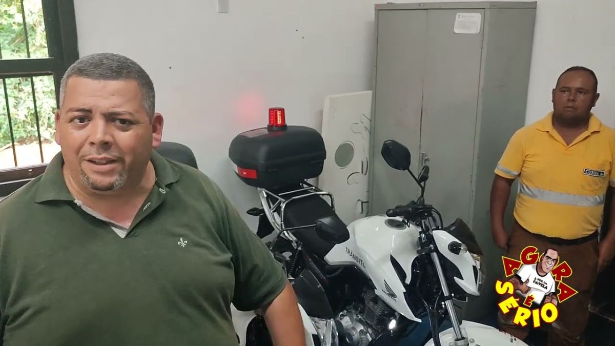 PREFEITO FELIPE DE SÃO LOURENÇO DA SERRA COMPRA DUAS MOTOS ZERO PARA O TRÂNSITO