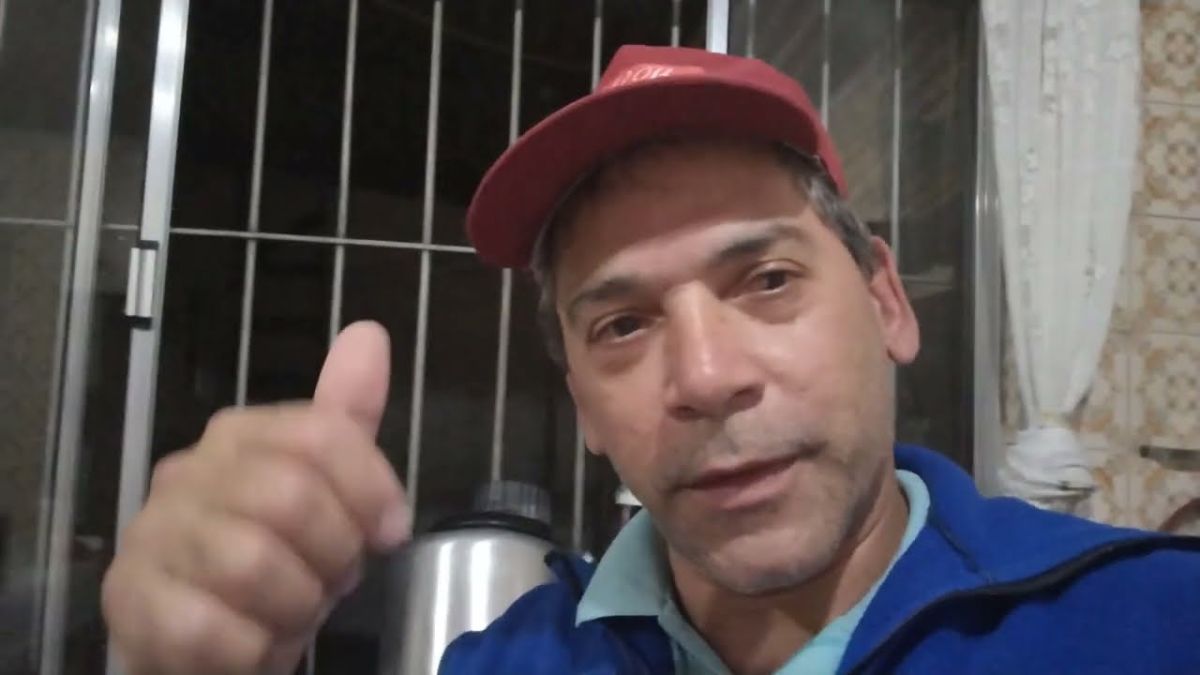 Preparando os peixes da pesca em Juquitiba para o frito