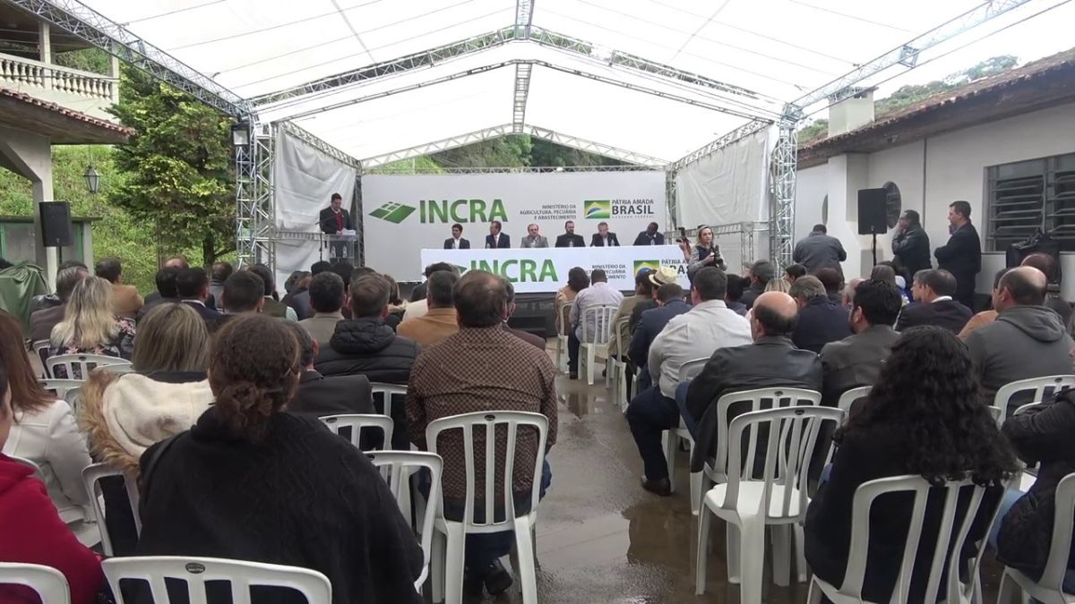 Veja a força politica de São Lourenço da Serra na entrega dos Tratores Agrícolas pelo INCRA
