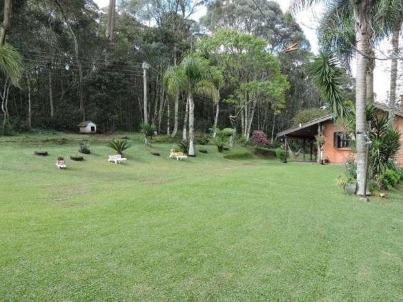 Chácara à venda em Juquitiba com mina d'água e lago . Plantas silvestres, mata preservada, a chácara fica próximo de uma cachoeira maravilhosa.