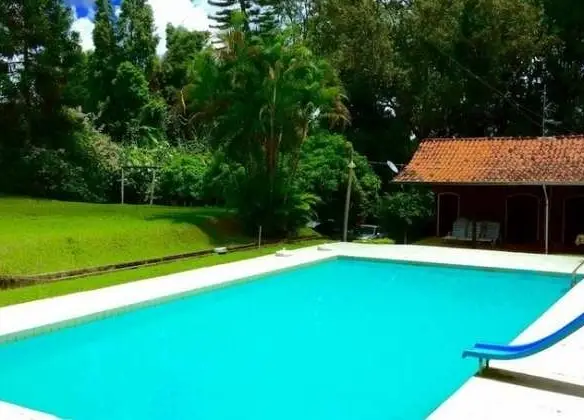 Alugue a Chácara Ideal: Piscina, Varanda e Lazer em Sorocaba!