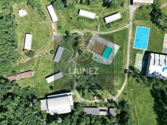 Paraíso para Empreendimentos: Sítio com Piscinas, Tirolesas e Mais