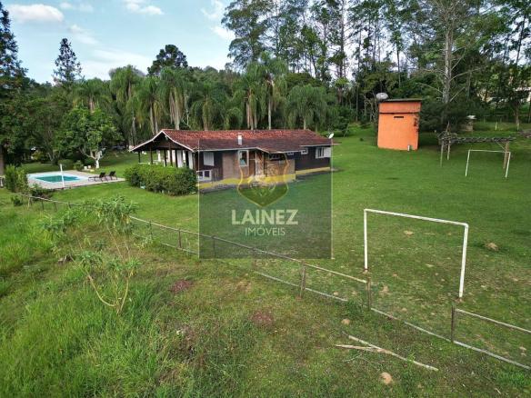 Viva a Natureza com Lazer Total: Piscina, Lago e Mais em Juquitiba!