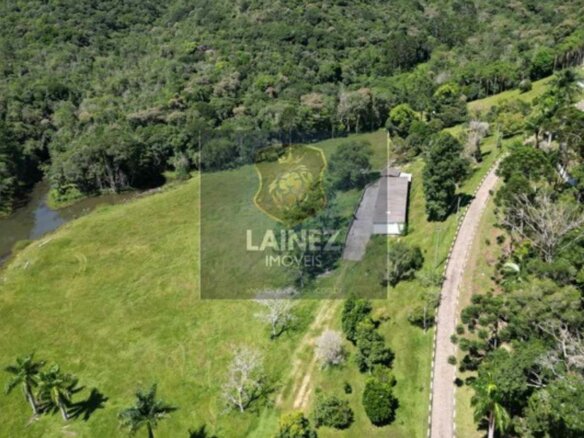 Sítio de Alto Padrão em São Lourenço da Serra: Luxo e Natureza Pura