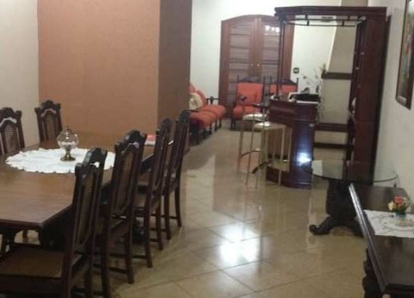 Uma residência térrea sofisticada e funcional, perfeita para quem deseja luxo, conforto e praticidade em Ribeirão Preto! Localizada no prestigiado bairro Cidade Universitária, próximo à USP, com acesso fácil a escolas, comércios e vias principais.