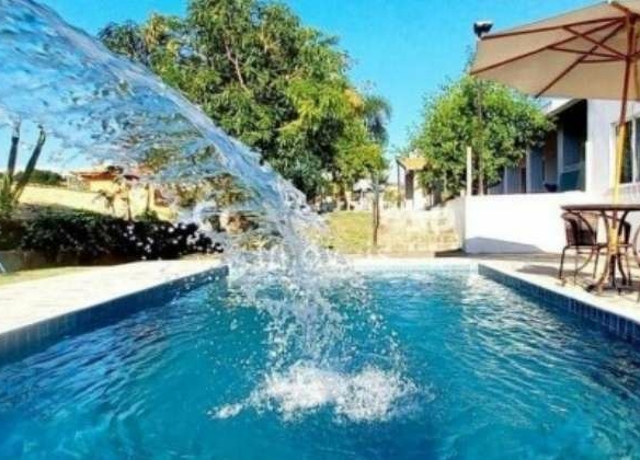 Imóveis em Destaque Imagem com piscina em casa de campo