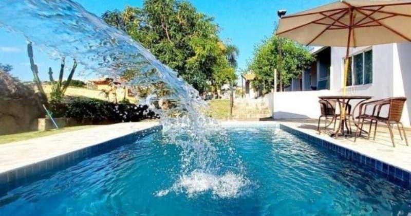Imóveis em Destaque Imagem com piscina em casa de campo
