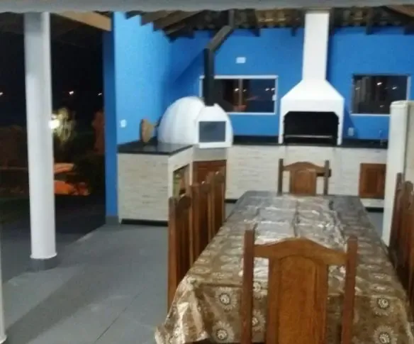 Casa Aconchegante e Moderna em Alambari no Interior Paulista, em condomínio com piscina e hidro.