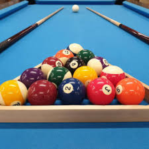 Chácara para alugar com mesa de sinuca bilhar jogos veraneio diversão entretenimento sítio com piscina